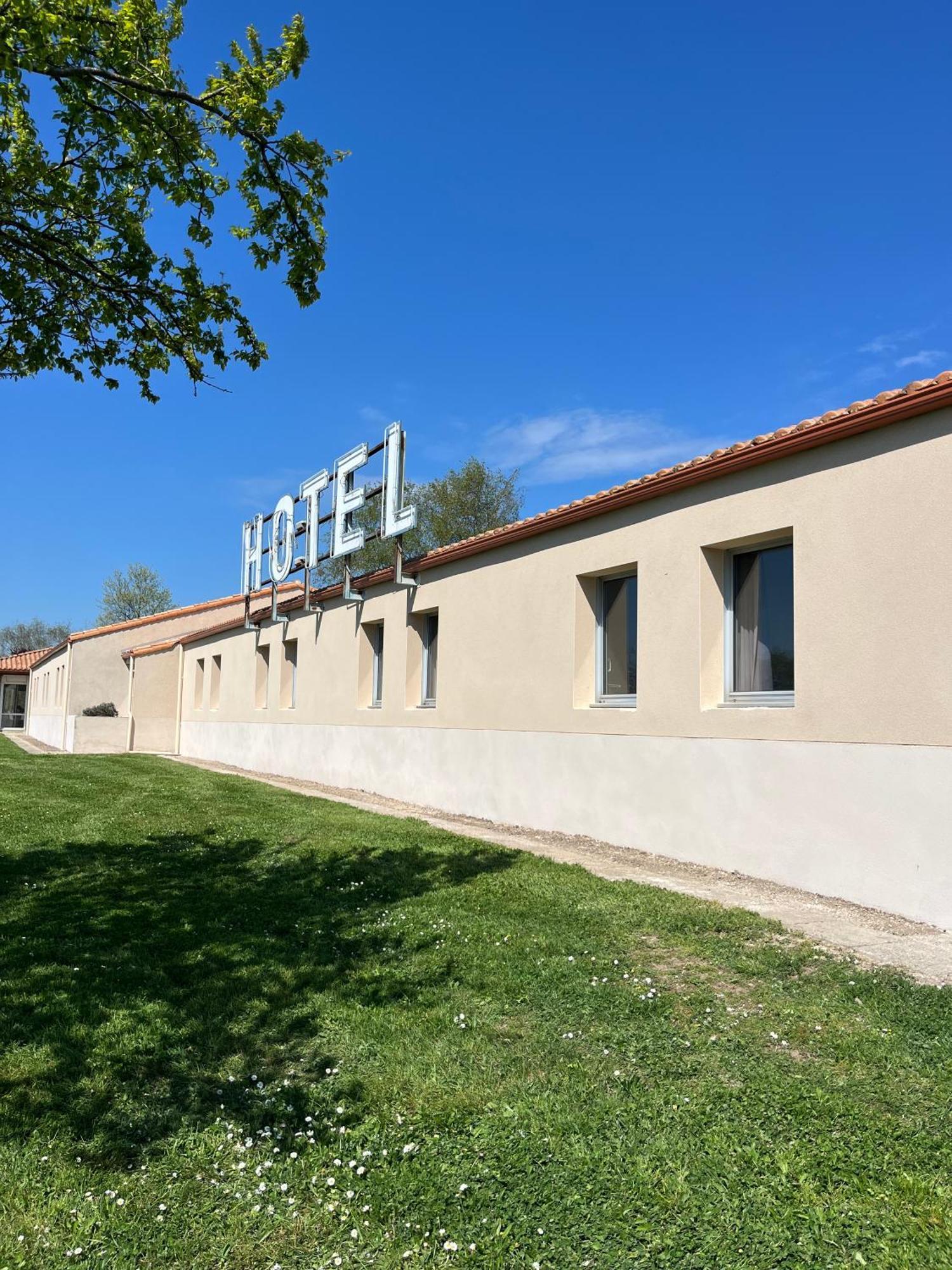 Hotel La Petite Auberge Chambretaud Exterior photo